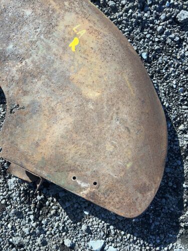 USED JOHN DEERE LA TRACTOR RH FENDER AL2772R