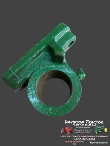 John Deere 3020 + Bracket R31403R