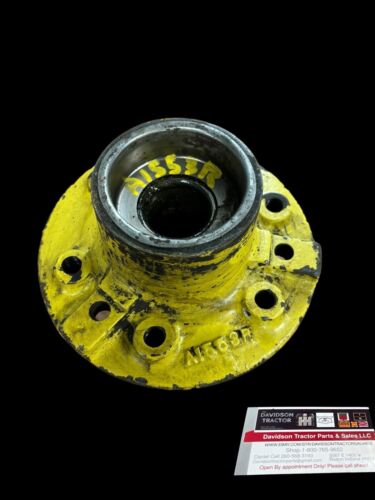 USED JOHN DEERE TRACTOR FRONT WHEEL HUB A1553R