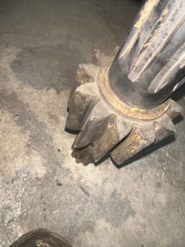 Pinion brake Shaft McCormick W9 Gas IHC