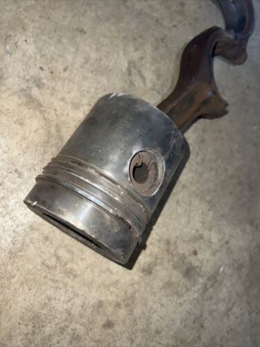 INTERNATIONAL DT414,DT436,DT466 USED TRACTOR PISTON W/CONNECTING ROD 688922C1