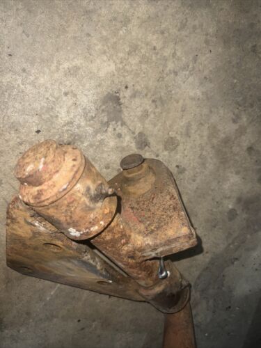 International 300 utility Tractor IH 2pt fast hitch main anchor mount bracket
