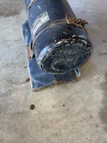 Allis Chalmers 7060 Air cleaner Assymbaly w/bracket