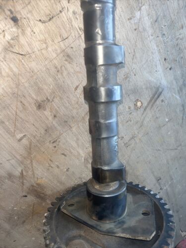 JOHN DEERE 1010 / 2010. DIESEL ENGINE CAMSHAFTWITH CAM GEAR