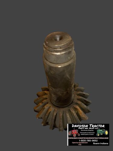 F248R John Deere G PTO Pinion Bevel Gear with Shaft Antique Tractor