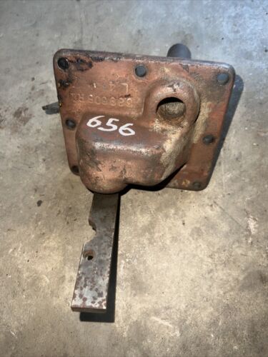 International 656 IH Tractor draft control sensing holder bracket 389608R1