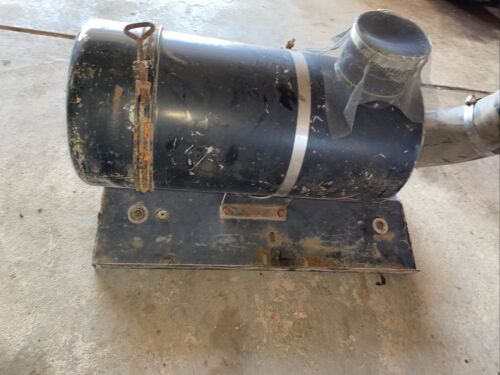 Allis Chalmers 7060 Air cleaner Assymbaly w/bracket