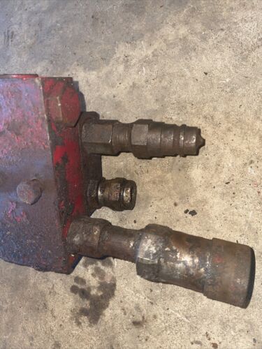 Farmall 400 450 tractor IH front hydraulic line valve port block