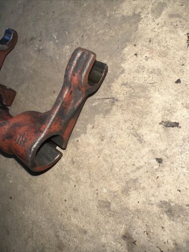 USED CLUTCH BEARING RELEASE FORK FOR FARMALL M MD MTA TRACTOR 5800DB