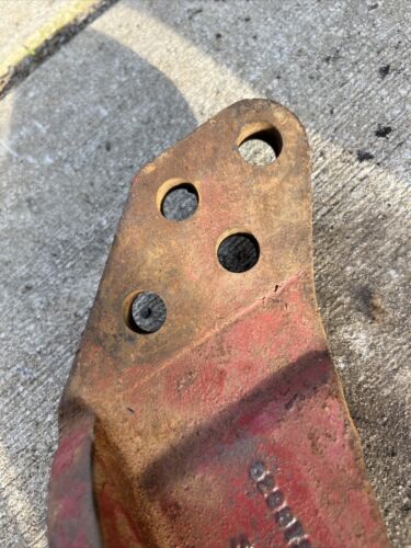 Case IH C70 Right Check Chain Bracket Sway Chain Bracket 529875R1 380B 485 C100