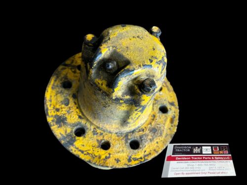 USED JOHN DEERE TRACTOR FRONT WHEEL HUB A1553R