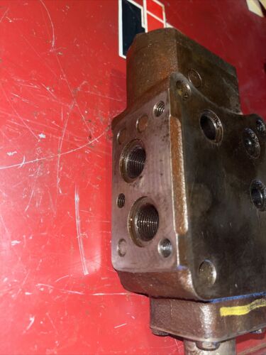 Farmall 300, 350, 400 450 Hydraulic valve Antique Tractor 360587-R1