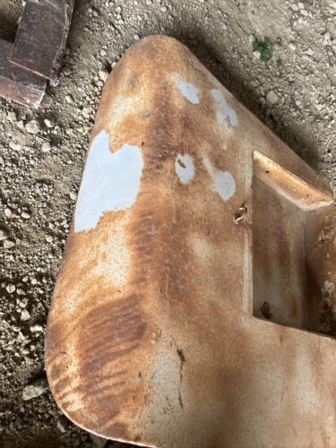 IH 444 Single fender antique tractor