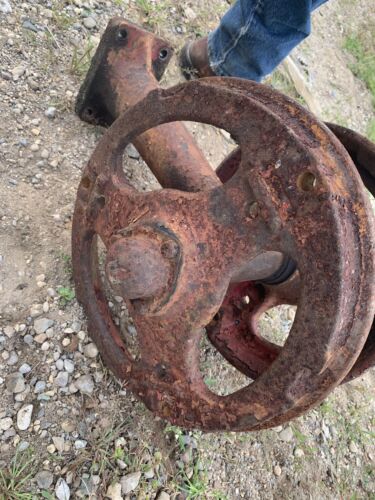 Farmall IH C EARLY tractor main front end pedestal & hubs & cap hub cap