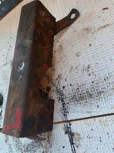FARMALL   300   Hydraulic steel line cover