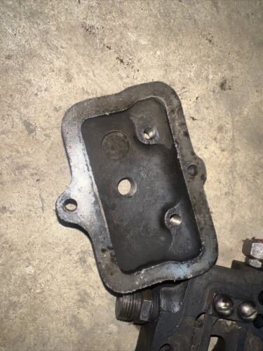 B435R Oil Filter Head John Deere Unstyled B Serial #1000-40781 and BR BO Tractor