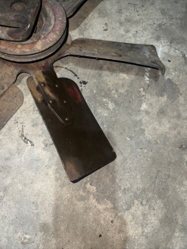 Farmall 706 Diesel D IH Tractor engine motor fan w/ belt drive pulley & mount