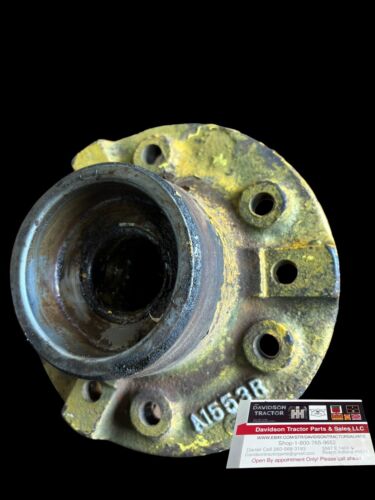 USED JOHN DEERE TRACTOR FRONT WHEEL HUB A1553R