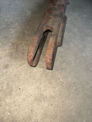 3121964R1 - Used LH Housing For An IH 278, 385, 484, 584, 585, 684, 685 Tractor