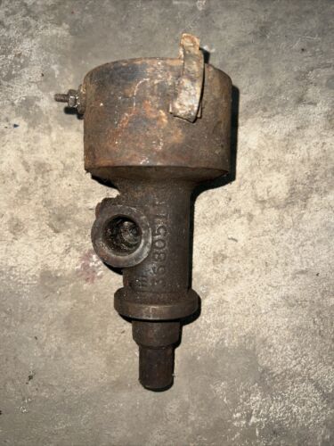 International 560 460 Utility Distributor 368051R1  Antique Tractor For Parts
