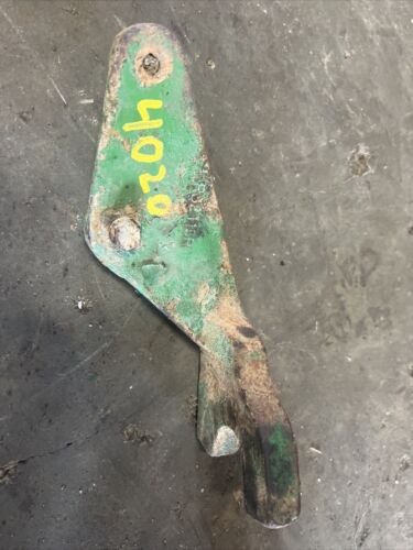 R32118R Cylinder Hanger John Deere 4020 Tractor