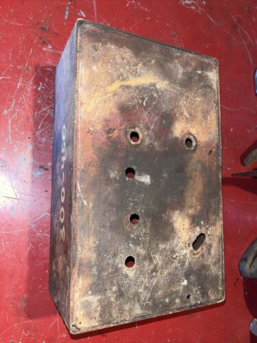 IH Farmall INTERNATIONAL 300 350 400 450 TOOLBOX ON TOP OF TORQUE  GOOD SHAPE