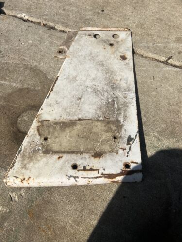 International IH Farmall 706 Front RIGHT Side Panel