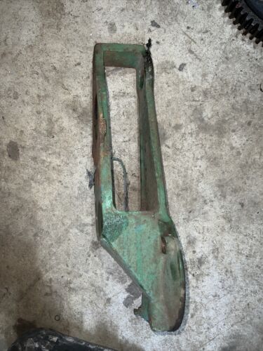 John Deere MT Right or left fender bracket M984T