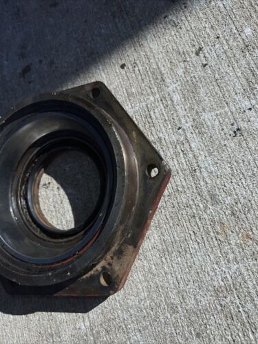 IH Farmall 706 806 Rear Axle Oil Seal Housing Cover 380226R1  Antique Tractor