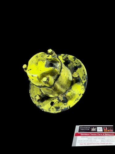 USED JOHN DEERE TRACTOR FRONT WHEEL HUB A1553R