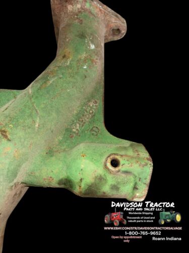 D2966R John Deere D Upper Water Pipe Fanshaft Mount Fits SN 143,800 and up Nice!