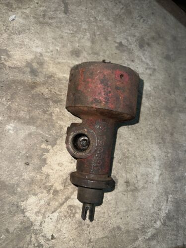 International 560 460 Utility Distributor 368051R1  Antique Tractor For Parts