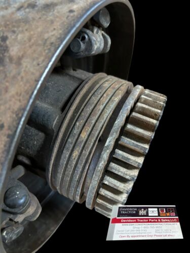 USED JOHN DEERE A TRACTOR BELT PULLEY CLUTCH ASSEMBLY A1864R