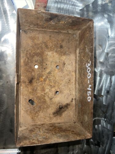 IH Farmall INTERNATIONAL 300 350 400 450 TOOLBOX ON TOP OF TORQUE  GOOD SHAPE