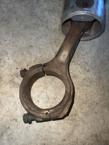 INTERNATIONAL DT414,DT436,DT466 USED TRACTOR PISTON W/CONNECTING ROD 688922C1