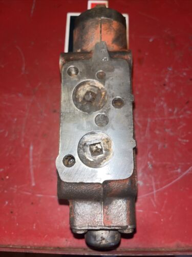 Farmall 300, 350, 400 450 Hydraulic valve Antique Tractor 360587-R1