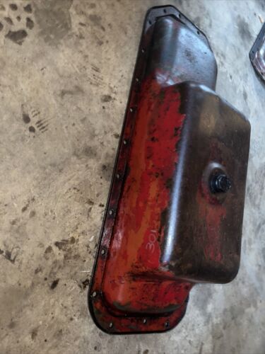 International Farmall 806 IH tractor ORIGNAL 301 gas motor oil pan w/ drain plug