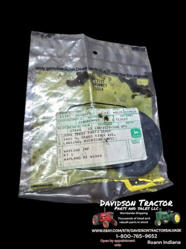 T13127 GROMMET GENUINE JOHN DEERE NEW OLD STOCK