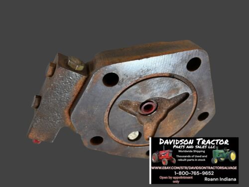 USED JOHN DEERE R63272 ROCKSHAFT PISTON COVER 4240 TRACTOR