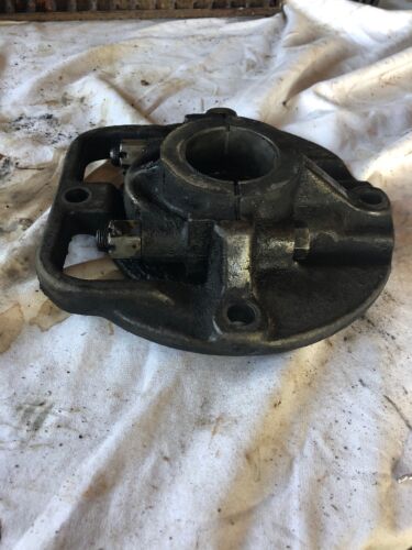 1946 John Deere A Tractor JD main engine crankshaft bearing mount holder A2885R