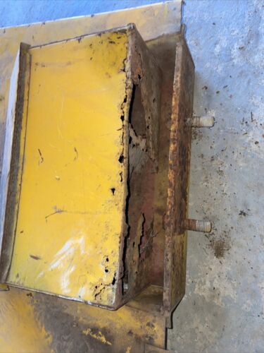 IH 444 Single fender antique tractor
