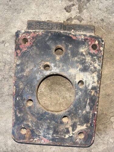 International -	Cover-hand Pump -382639R2, 382639R1