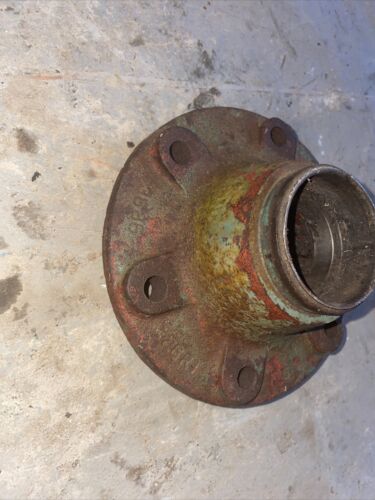 Farmall International Harvester 240 340 330 404 444 Front Axel Hub