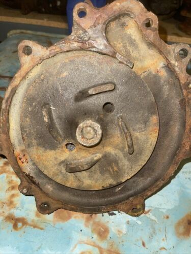 International 1066 886 986 966 766 100 86  tractor water pump assembly 675806C1