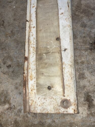 IH Farmall 706 RH hood side cover panel