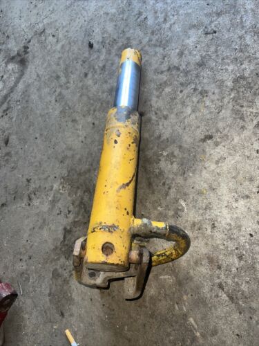 International Cub 154 185low boy IH Tractor Orgnl hydraulic lift cylinder & hose