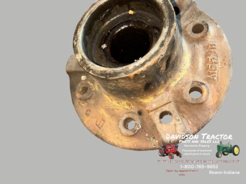 USED JOHN DEERE TRACTOR FRONT WHEEL HUB A1553R