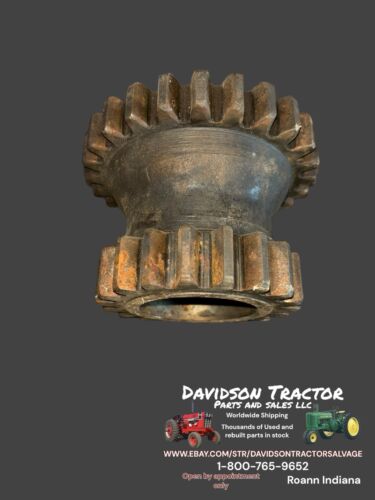 USED JOHN DEERE UNSTYLED A TRACTOR 19 & 25 TOOTH COUNTERSHAFT IDLER GEAR A1578R