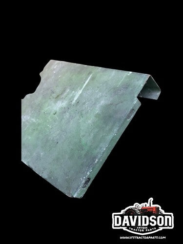 AT16397 USED LH FRONT SIDE PANEL JOHN DEERE 2010