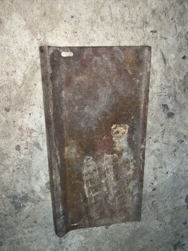 IH International Farmall 424 444 Gas Battery Box Cover Lid Fender Mount Original